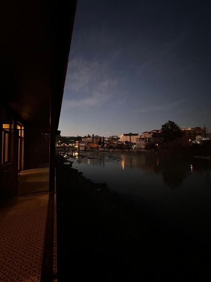 Apartment Riverside คูทายสิ ภายนอก รูปภาพ